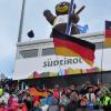 Fahnenschwingen für das deutsche Team: Wie hier beim Weltcup in Antholz werden die Biathlon-Freunde Sulzfeld auch bei der WM in Oberhof für Stimmung sorgen.