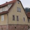 Auch dieses sanierungswürdige Haus in der Sinnstraße wird durch die Hilfe des kommunalen Förderprogramms renoviert und bewohnbar hergerichtet.