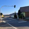Die neue Fußgängerampel bei den beiden Bushaltestellen in Bernsfelden ist fertig gestellt. Damit kann die Ortsdurchfahrt, die Teil der viel befahrenen B 19 ist, sicher überquert werden.