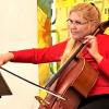 Cellistin Eva Brönner mit neuen musikalischen Wegen.