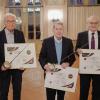Ehrenurkunde vom Fecht-Club erhalten (von links): Laudator Wolfgang Reinhart mit Reinhold A. Barlian, Peter Störzer, Edmund Brenner und Fecht-Club-Präsident Klaus-Dieter Rupp. Ehrenurkunde vom Fecht-Club erhalten (von links): Laudator Wolfgang Reinhart mit Reinhold A. Barlian, Peter Störzer, Edmund Brenner und Fecht-Club-Präsident Klaus-Dieter Rupp.