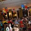 Die Gäste im Oellinger Vereinsheim bekamen beim bunten Abend ein vergnügliches Programm geboten Die Gäste im Oellinger Vereinsheim bekamen beim bunten Abend ein vergnügliches Programm geboten