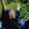 Rainer Kinscher bei der Veranstaltung „Qi Gong auf der Wiese“ im vergangenen Jahr in Lauda. Diese Aktion startet wieder am 5. Mai.