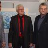 Sennfelds Bürgermeister Oliver Schulze (links)  eröffnete im Rathaus eine Ausstellung mit Werken von Günther Hartlieb (Mitte). Erich Schneider stellte einige Bilder vor.