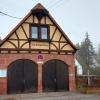 Das aktuelle Feuerwehrgerätehaus in Roden ist zu klein. Manche Ratsmitglieder möchen einen Anbau, andere möchten das ortsbildprägende Gebäude nicht verändern