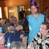 Die närrische Putzfraa "kümmerte" sich um die Zeller Seniorinnen und Senioren. Die närrische Putzfraa "kümmerte" sich um die Zeller Seniorinnen und Senioren.