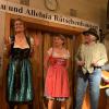 Der zweite Programmpunkt  gehörte dem singenden Frauen-Quartett (von links Heidi Simon, Anja Bauer, Annette Manger und Anita Krückel), die davon sangen, was ihnen nicht gut tut.  Musikalisch wurden die Damen von Rainer Hörning auf der Gitarre begleitet.