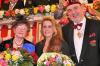 Im Jahr 2020 bekam Helga Wenger (links) von FVF-Ehrenpräsident Bernhard Schlereth den Verdienstorden in Gold mit Brillanten. Als Gardetrainerin und Choreografin seit Jahren gefragt und erfolgreich ist Tochter Sylvia Schraut (Bildmitte). Im Jahr 2020 bekam Helga Wenger (links) von FVF-Ehrenpräsident Bernhard Schlereth den Verdienstorden in Gold mit Brillanten. Als Gardetrainerin und Choreografin seit Jahren gefragt und erfolgreich ist Tochter Sylvia Schraut (Bildmitte).