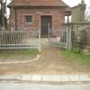 Auf Anregung in der Bürgerversammlung stellte der Bauhof am Friedhof von Elfershausen einen gut befahrbaren, barrierefreien Zugang her. Auf Anregung in der Bürgerversammlung stellte der Bauhof am Friedhof von Elfershausen einen gut befahrbaren, barrierefreien Zugang her.
