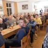 Bürgerversammlung in Lindach: Blick in die Reihen der Bürgerinnen und Bürger im Gasthaus Schön.