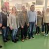 Im Bild (von links): Michael Karle (Hauptamtsleiter), Anja Endres (Betreuungskraft), Andrea Grosz (Betreuungskraft), Burkard Peterle (Vorsitzender Cafeteriaverein), Sebastian Link (Mitglied Schulleitungsteam), Jutta Antoni (Betreuungskraft) und Bürgermeisterin Anette Schmidt Im Bild (von links): Michael Karle (Hauptamtsleiter), Anja Endres (Betreuungskraft), Andrea Grosz (Betreuungskraft), Burkard Peterle (Vorsitzender Cafeteriaverein), Sebastian Link (Mitglied Schulleitungsteam), Jutta Antoni (Betreuungskraft) und Bürgermeisterin Anette Schmidt