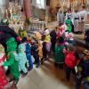 Kinder und Erzieherinnen aus dem Kindergarten Donnersdorf und das liturgische Team. Kinder und Erzieherinnen aus dem Kindergarten Donnersdorf und das liturgische Team.