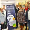 Die Vhs-Außenstelle in Ostheim wurde eröffnet. Das Bild zeigt (von links): Michael Kraus, Susanne Orf,  Thomas Helbling, Florian Schmitt, Karin Göpfert, Renate Knaut und Steffen Malzer. 