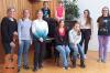 Der Jugendchor in Großlangheim ist auf der Suche nach neuen Stimmen (von links): Chorleiterin Petra Sterk (57), Julia König (14), Lara Weihprecht (14, beide Albertshofen), Leonie Fröhlich aus Willanzheim (9), Larissa Georgi  (12), Lorena Georgi (14), Lida Trenicheva (10), Melina Krämer (22, alle Großlangheim) und Melina Seiler aus Willanzheim (18).