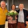 Gegenseitig bedankten sich der 1. Vorsitzende Bernhard Schmied, Schriftführerin Simone Schmied und der zweite Vorsitzende Gottfried Schlager bei der Jahreshauptversammlung des Männergesangvereins „Eintracht“ in Buchbrunn.