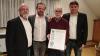 Der SC Koppenwind ernannte Hans Schnura zu seinem Ehrenvorsitzenden. Unser Bild zeigt den Geehrten mit dem neuen Vorstandsgremium. Von links: Mario Nimke, Jürgen Götz, den Ehrenvorsitzenden Hans Schnura und Marcus Gruß.