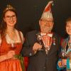 Stießen auf einen gelungenen Abend an: Weinprinzessin Emmi I.,  Edgar Gramlich und Vereinsvorsitzende Cindy Reitmeier.