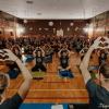 Die Yoga-Stunde „Herzensangelegenheit“ von Sabrina und Christian Scherg in der Turnhalle Partenstein zugunsten des Vereins Hoffnung Schenken.