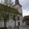 Die Kaltensondheimer Kirche leidet unter aufsteigender Feuchtigkeit. Eine tiefliegende Drainage könnte die Lösung sein.