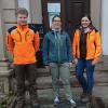Frisch examiniert: Julian Brosche, Revierleiter Oberschwarzach (links), und Heidi Oppelt, Revierleiterin Zell am Ebersberg (rechts) wurden von Forstbetriebsleiterin Barbara Ernwein begrüßt.