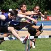 Moritz Fischer (Mitte) wurde 2022 Bayerischer Meister über 400-Meter-Hürden.