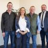 Landrat Thomas Eberth (1. v.r.) gratulierte Matthias Neckermann (1. v.l.) zum 40-jährigen und Claudia Ruhe zum 25-jährigen Dienstjubiläum. Dr. Otto Erb (2. v.r.) wurde in den wohlverdienten Ruhestand verabschiedet.