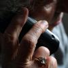 Die Masche mit der Angst: Telefonbetrüger setzen auf Panik bei ihren Opfern und geben sich als Polizei, Justizangehörige oder die eigene Enkelin aus. Das Symbolfoto entstand in Würzburg.