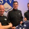 Unser Bild zeigt (von links) Waldfensters Vorsitzenden Manuel Vorndran, Andreas Lindenau und Lauters Sportvorstand Maximilian Wehner.