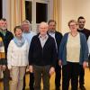 Der neue Vorstand des Obst- und Gartenbauverein Ilmspan mit der neuen Vorsitzenden Rita Schrank (2. von links), dem bisherigen Vorsitzenden Josef Dürr (Bildmitte), Bürgermeister Johannes Leibold (hinten, Zweiter von rechts) und Kreiskassierer Udo Lorenz (rechts).