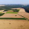 In der Nachbarschaft der Windkraftanlagen soll ein Solarpark auf insgesamt 64 Hektar entstehen. 103.490 Module sind hier angedacht die mehr als 57 Megawatt Strom erzeugen.