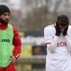 Nicht zu fassen! Ersatzspieler Taha Aksu (links) und Mittelfeld-Akteur Ivan Franjic ist der Frust über das 2:3 der Würzburger Kickers in Vilzing deutlich anzusehen.