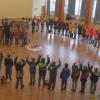 Ein weites Herz bildete das Abschlussbild aller Teilnehmer*innen im Festsaal des Kreuzklosters.