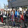 Von wegen Elterntaxi! Die Demo-Jugend und auch die Älteren kamen mit dem Fahrrad zur Sammelstelle. Von wegen Elterntaxi! Die Demo-Jugend und auch die Älteren kamen mit dem Fahrrad zur Sammelstelle.