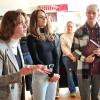 Anastasia Bidelnyk, Leonie Kimmel und Aleksander Gmernicki interpretierten das Gedicht "Altes Medium" aus dem von Hans Magnus Enzensberger 1995 erschienenen Lyrikband "Kiosk. Neue Gedichte", in dem der Dichter den Kontrast zwischen neuen und alten Medien verdeutlicht. Anastasia Bidelnyk, Leonie Kimmel und Aleksander Gmernicki interpretierten das Gedicht "Altes Medium" aus dem von Hans Magnus Enzensberger 1995 erschienenen Lyrikband "Kiosk. Neue Gedichte", in dem der Dichter den Kontrast zwischen neuen und alten Medien verdeutlicht.