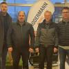Eines von vielen Beispielen für Sachspenden an "Deine-Ukraine-Hilfe #ostheimhilft" sind diese drei Stromaggregate für rund 5000 Euro. Die Kosten teilen sich der Lions Club Bad Neustadt sowie Naturland. Die Übergabe erfolgte bei der Firma Hodermann in Ostheim: (von links) Alexander Trost (#ostheimhilft), Viktor Shcherbachuk (Partner in der Ukraine), Thomas Hodermann und Martin Ritter.