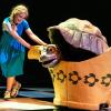 Niedlich, aber wenn er den Mund aufmacht und von Erdbeerkunde mit oder ohne Schlagsahne schwadroniert, ziemlich ermüdend. Alice und der Schildkrötensupperich (Alina Gitt, Maria A. Alba) Niedlich, aber wenn er den Mund aufmacht und von Erdbeerkunde mit oder ohne Schlagsahne schwadroniert, ziemlich ermüdend. Alice und der Schildkrötensupperich (Alina Gitt, Maria A. Alba)