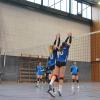 Karbacher Spielerinnen in Aktion: (von links) Ljubica Pesic sichert den Block von Lara Schubert und Heidi Häfner.