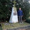 Das zur Gebietsreform 1978 aufgestellte Denkmal im Ortsteil Greuth will Bürgermeister Hähnlein herrichten lassen.