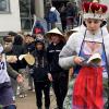 Alonso Enrico und Sket Fran bewiesen ihr Geschick beim "Pancake Race".