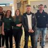 Landrat Thomas Habermann (links) eröffnet mit der Firma Schmitt die Ausstellung im Foyer des Landratsamtes.