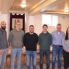 Die neu gewählte Vorstandschaft (von links): Vorsitzender Steffen Mark, Schriftführer Simon Ebert, stellvertretender Vorsitzender Mario Zipf, Kassier Michael Neckermann, bisheriger Vorsitzender Heinz Weber und Dirigentin Luisa Thimm.