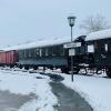 Auch am Bahnhof in Fladungen hat es am Mittwochmorgen kräftig geschneit.