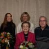 Ehrungen beim Gesangverein Segnitz: Vorsitzende Silvia Gernet (hinten Mitte) gratulierte Gisela Mark, Irmgard Wüffert und Richard Wirsing zu ihrer langjährigen Mitgliedschaft.