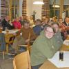 Eine positive Mischung aus jungen und jungbebliebenen Mitgliedern besuchte die Jahresversammlung des Vereins für Gartenbau und Landespflege, darunter links die beiden Referierenden Christian Scheuermann und Karin Birkner und 1.Bürgermeister Jens Machnow (hinten Mitte).
