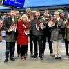 Gemeinsam verteilte die SPD Rosen am Schweinfurter Hauptbahnhof. Im Bild: SPD-Vorsitzende Marietta Eder, Hannah Scheuring, Landtagskandidat Stefan Rottmann, Christian Oeser, Marion Both, Holger Schmitt, MdB Markus Hümpfer, Roland Budz, Heike Joos, Stefan Adamski, Ute Eller und Jürgen Geist.