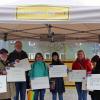 Das Bündnis "Schweinfurt ist bunt" zeigte bei seiner Aktion auf dem Bernd-Köppel-Platz im Schweinfurter Stadtteil Oberndorf 120 Platten, die aufgrund der ausufernden "Corona-Spaziergänge" vor einem Jahr durch die "Schweinfurter Erklärung" entstanden waren. Der Grund der Aktion ist die nur wenige Meter entfernte Parteizentrale des rechtsextremistischen "Dritten Weg" in der Hauptstraße.