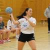 Der VfL Niederwerrn, im Bild Spielführerin Jeanette Englisch, hat mit zwei Siegen am Wochenende  den Rückstandauf Konkurrent Löffelsterz aufgeholt. Ende März kommt es somit zu einem "Endspiel" um die Teilnahme an der bayerischen Meisterschaft. 