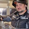 Viel Geschick erforderlich: Mehrere Wochen war Metallbaumeister Florian Schneidawind in seiner Werkstatt in Alsleben mit dem Schneiden, Formen und Zusammenschweißen der Einzelteile der Brunnenskultur beschäftigt.  Sie ist über 150 Kilogramm schwer und besteht aus zwei Millimeter starkem Edelstahl.