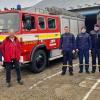 Das Löschfahrzeug aus der Grabfeldgemeinde Großeibstadt ist aus dem Fahrzeugpark der Feuerwehr Visk nicht mehr weg zu denken. Bürgermeister Jaroszlav Hajovics und Klaus Höhn mit der Mannschaft vor dem Gerätehaus im ukrainischen Visk. Das Löschfahrzeug aus der Grabfeldgemeinde Großeibstadt ist aus dem Fahrzeugpark der Feuerwehr Visk nicht mehr weg zu denken. Bürgermeister Jaroszlav Hajovics und Klaus Höhn mit der Mannschaft vor dem Gerätehaus im ukrainischen Visk.
