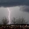 Ein heftiges Gewitter mit Starkregen und Hagelsturm zog am Montagabend über die Rhön bis hin ins Grabfeld. Das Bild entstand bei Bad Neustadt.